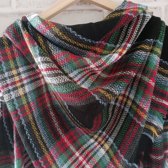 Wander Agio • Women's Woolen Yarn Plaid Stripe Triangle Shawl Scarf, NWOT - Picture 5 of 9